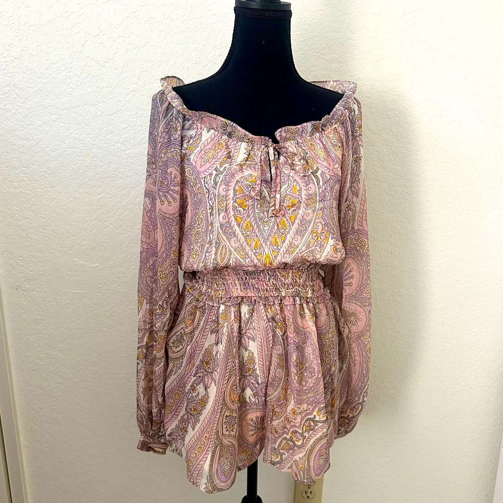 💥 REVOVLE 💥 NWT. Line & Dot Romper Jumpsuit! Size Medium!